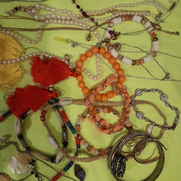 Huge LOT of used Costume Jewelry - Picture 3 of 5